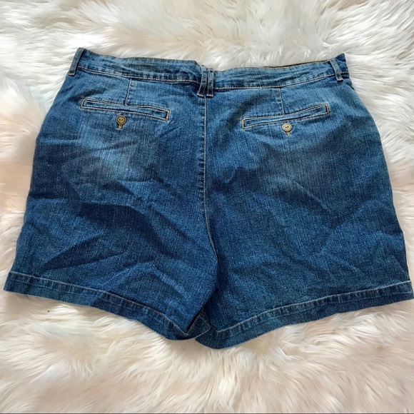 Slimming Denim Shorts Size 16 - Picture 2 of 3